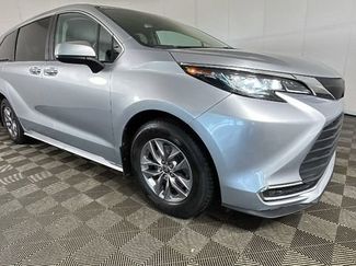 Used 2021 Toyota Sienna XLE FWD video 2