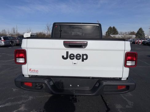 Used 2021 Jeep Gladiator Willys image 6