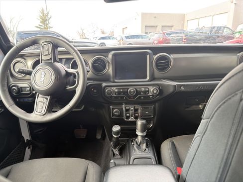 Used 2023 Jeep Wrangler Unlimited w/ Sun & Screen Package image 11