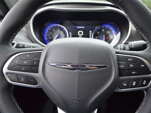 New 2026 Chrysler Pacifica Select image 15