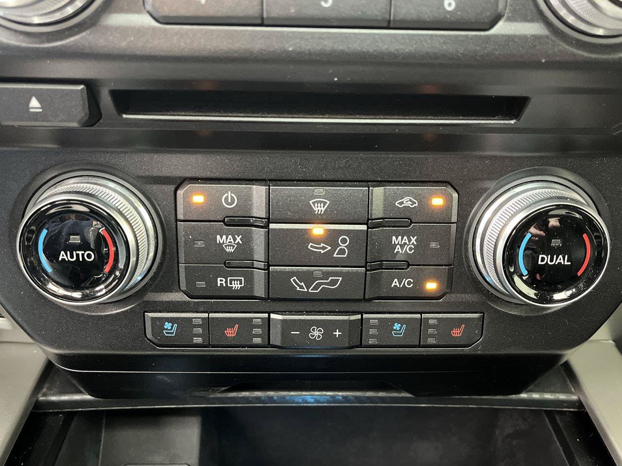 Used 2018 Ford F150 Lariat w/ Equipment Group 502A Luxury AWD/4WD image 30