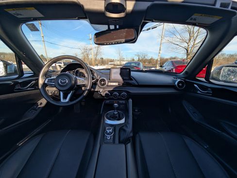 Used 2021 MAZDA MX-5 Miata Grand Touring image 2