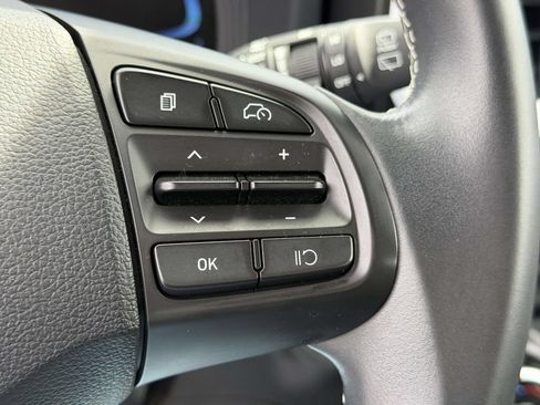 Certified 2023 Hyundai Venue Limited FWD image 22