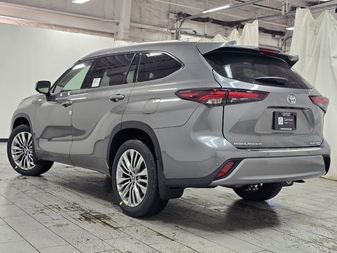 New 2026 Toyota Highlander Platinum image 16