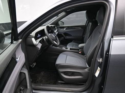 New 2026 Volkswagen Tiguan SE R-Line AWD/4WD image 9