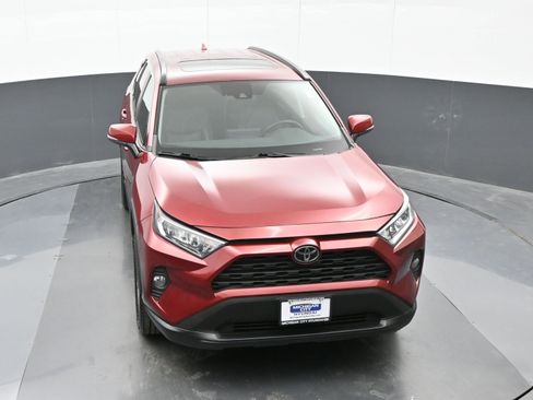 Used 2021 Toyota RAV4 XLE Premium image 34