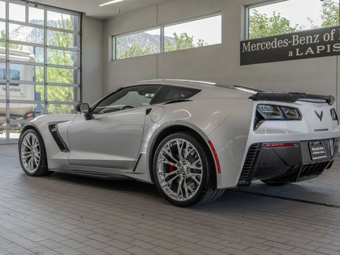 Used 2017 Chevrolet Corvette Z06 w/ Battery Protection Package RWD image 12