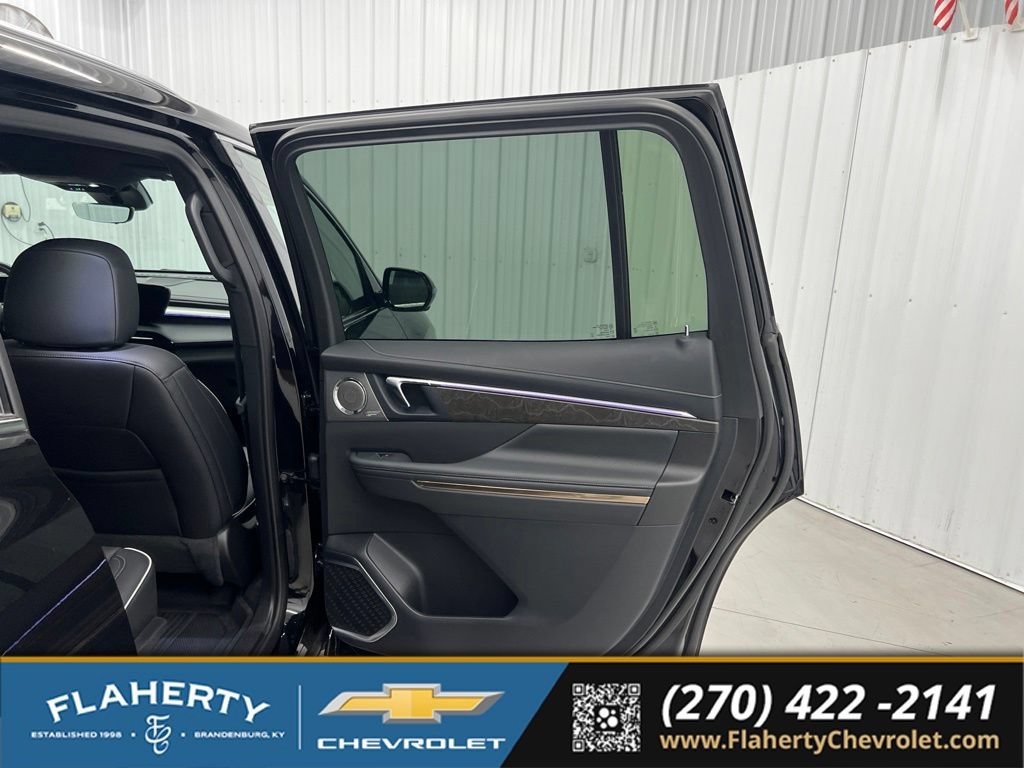 Used 2026 Buick Enclave Avenir w/ Super Cruise Package AWD/4WD image 12