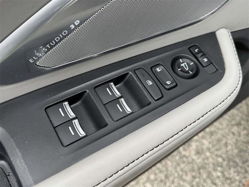 Used 2019 Acura RDX AWD w/ Advance Package image 16