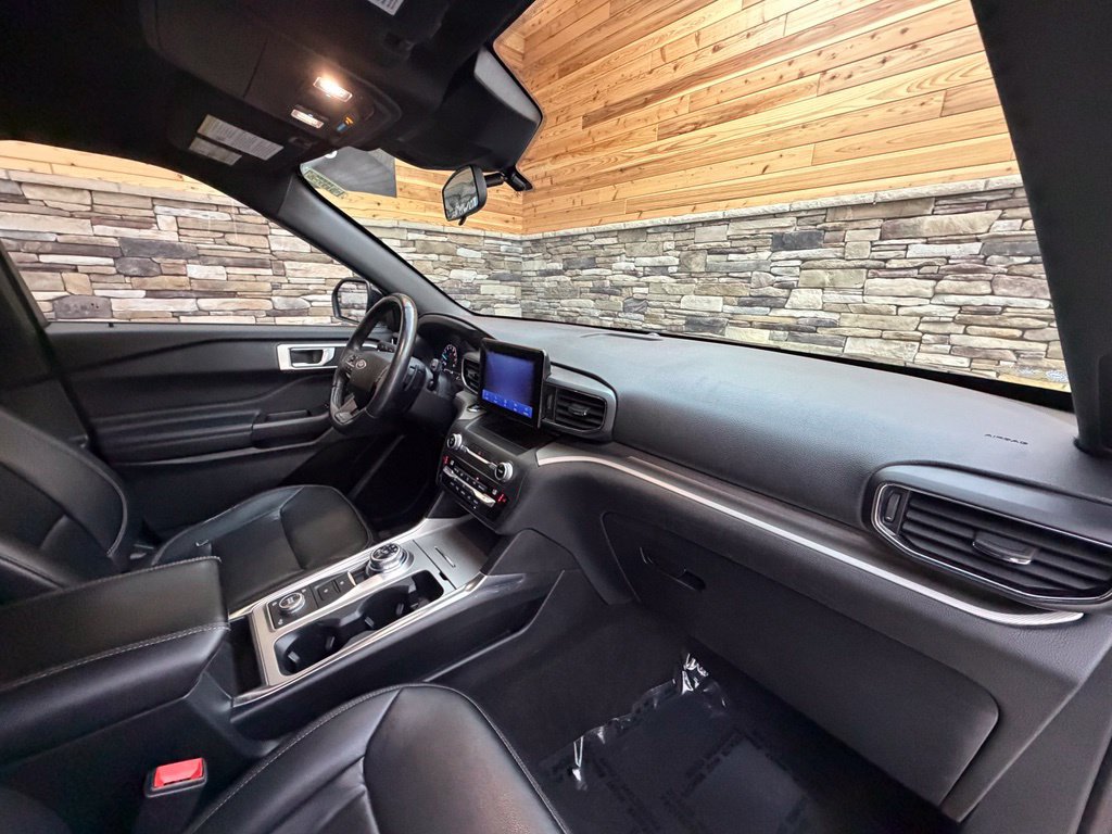 Used 2020 Ford Explorer XLT w/ Equipment Group 202A AWD/4WD image 18