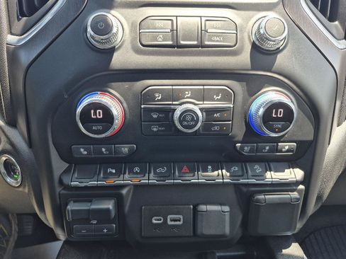 Used 2020 GMC Sierra 1500 AT4 w/ AT4 Premium Package AWD/4WD image 6