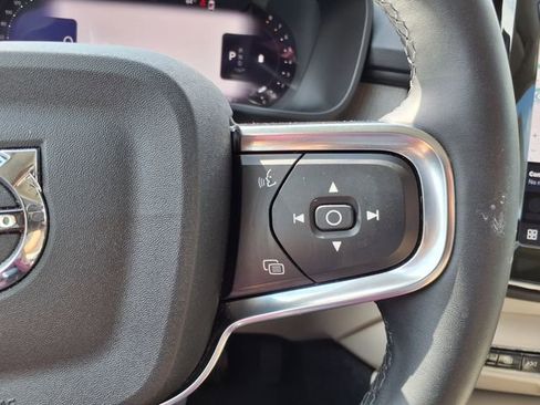 Certified 2023 Volvo XC40 B5 Plus w/ Protection Package Premier AWD/4WD image 25