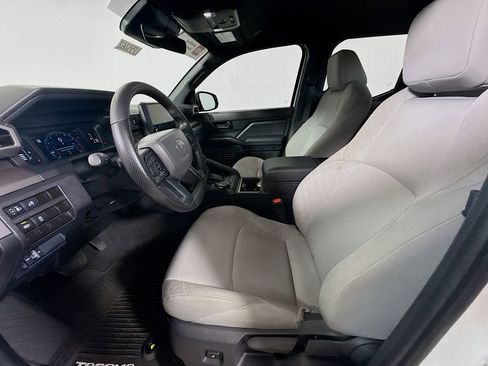 Used 2025 Toyota Tacoma SR5 AWD/4WD image 21