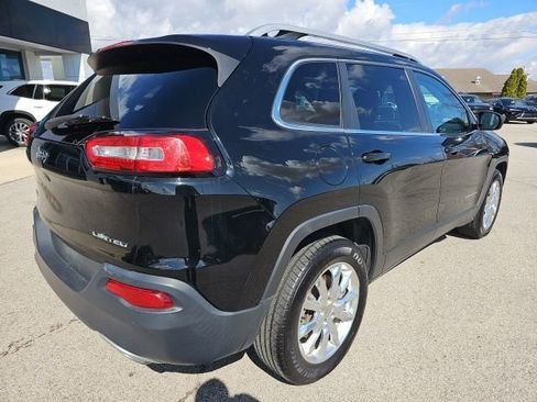 Used 2017 Jeep Cherokee Limited image 7