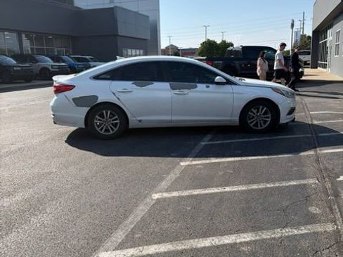 Used 2017 Hyundai Sonata SE FWD image 4
