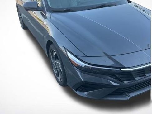 Used 2024 Hyundai Elantra Limited image 10