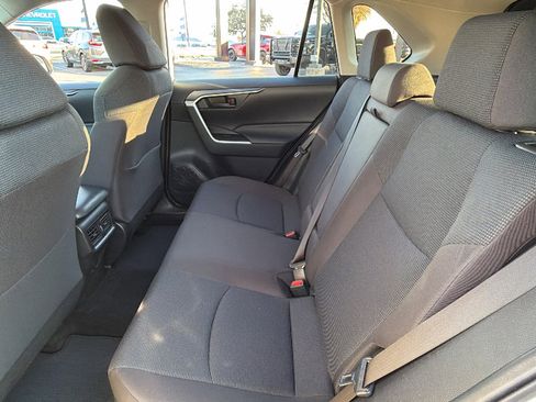 Used 2022 Toyota RAV4 LE image 17