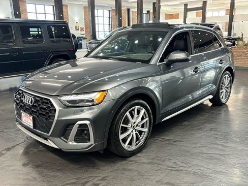 Used 2022 Audi Q5 e Prestige w/ Prestige Package image 4