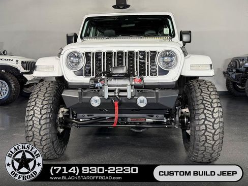 Used 2024 Jeep Wrangler Unlimited Sahara AWD/4WD image 9