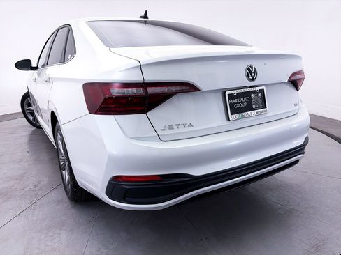 Used 2023 Volkswagen Jetta SE w/ Panoramic Sunroof Package FWD image 8