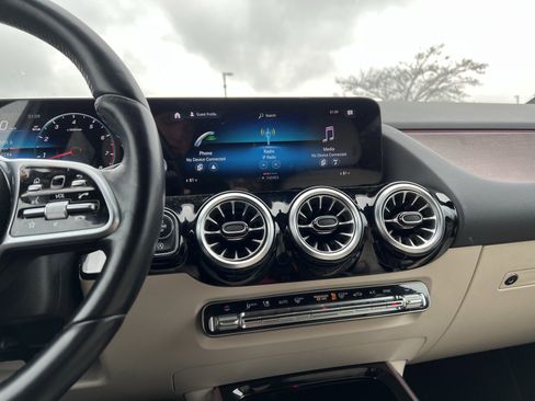 Used 2023 Mercedes-Benz GLA 250 4MATIC image 31