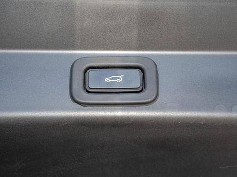 Used 2023 Land Rover Range Rover Sport SE Dynamic image 10