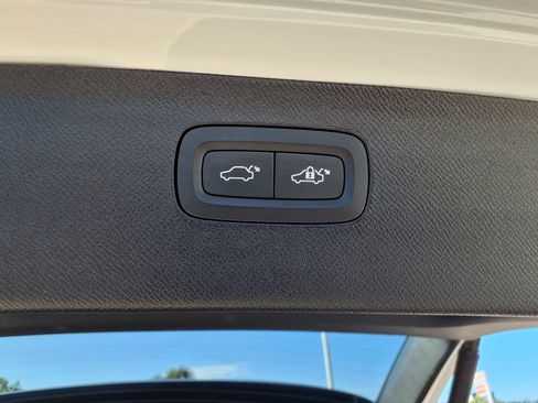 Used 2025 Volvo XC90 B5 Core w/ Protection Package AWD/4WD image 13