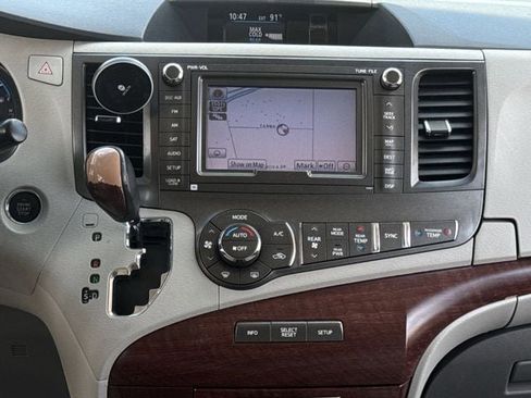 Used 2013 Toyota Sienna Limited w/ Premium Pkg FWD image 16