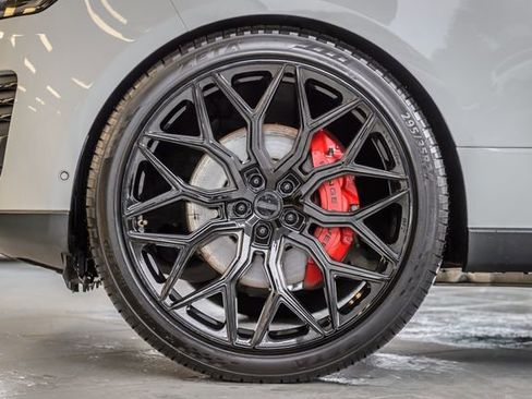 Used 2018 Land Rover Range Rover Long Wheelbase Autobiography image 14