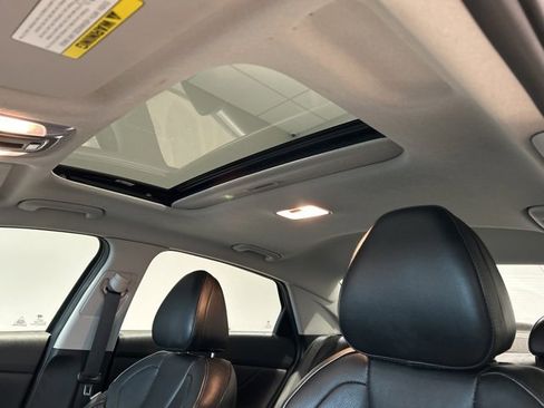 Used 2023 Hyundai Elantra Limited w/ Cargo Package image 12