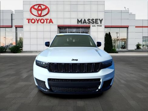 Used 2023 Jeep Grand Cherokee L Laredo image 8