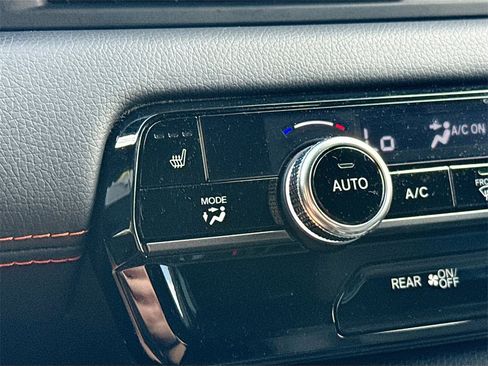 Used 2024 Honda Pilot TrailSport image 19