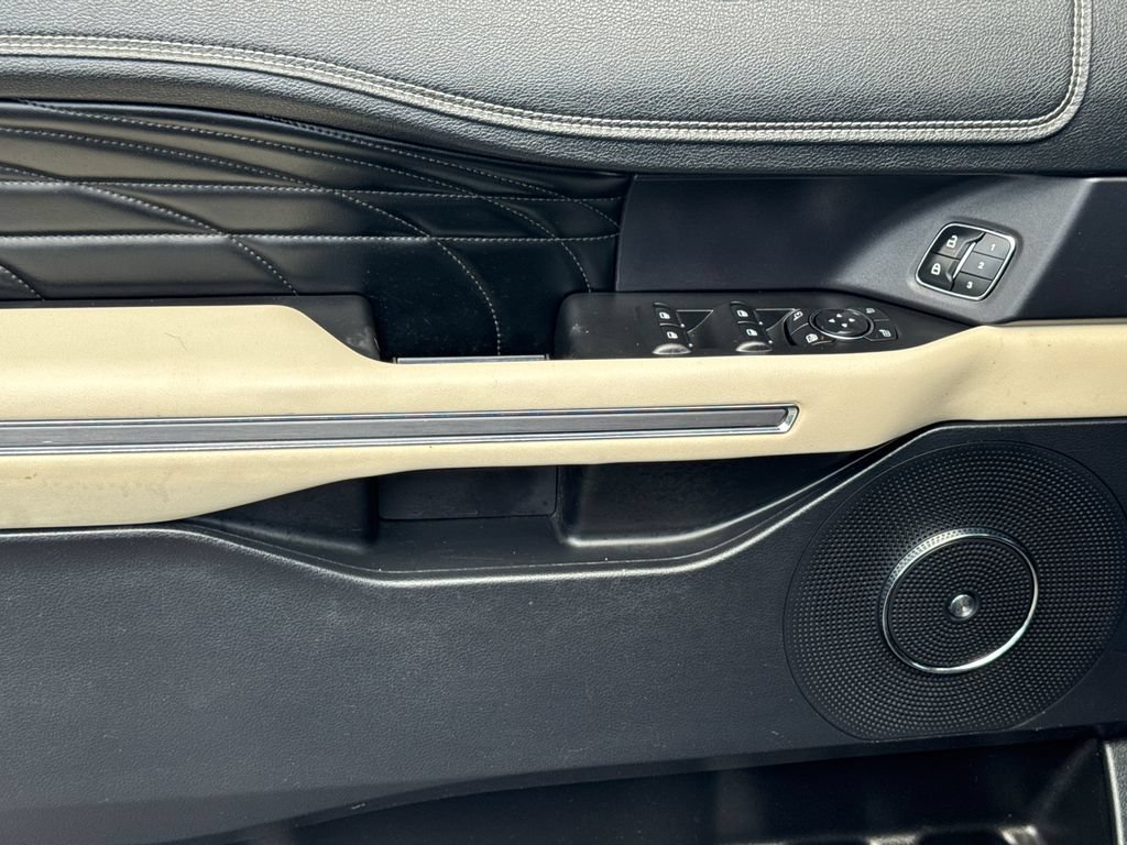 Used 2019 Ford Expedition Platinum AWD/4WD image 12