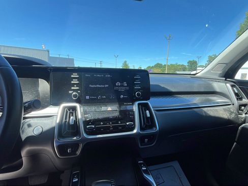 Used 2021 Kia Sorento S w/ Panoramic Sunroof Package FWD image 14
