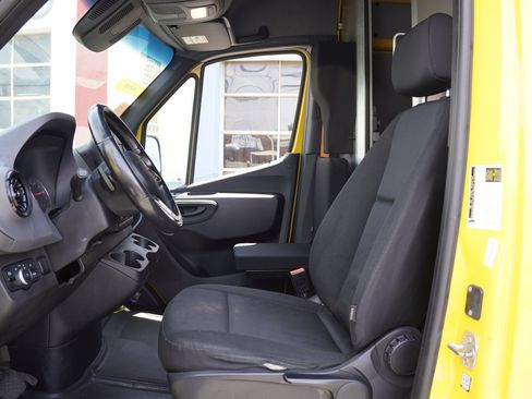 Used 2021 Mercedes-Benz Sprinter 2500 w/ Acoustic Package image 18