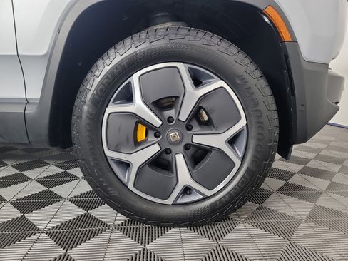Used 2024 Rivian R1S Adventure AWD/4WD image 11