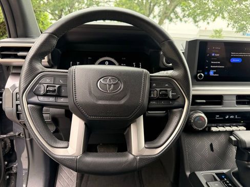 Used 2025 Toyota 4Runner SR5 AWD/4WD image 11