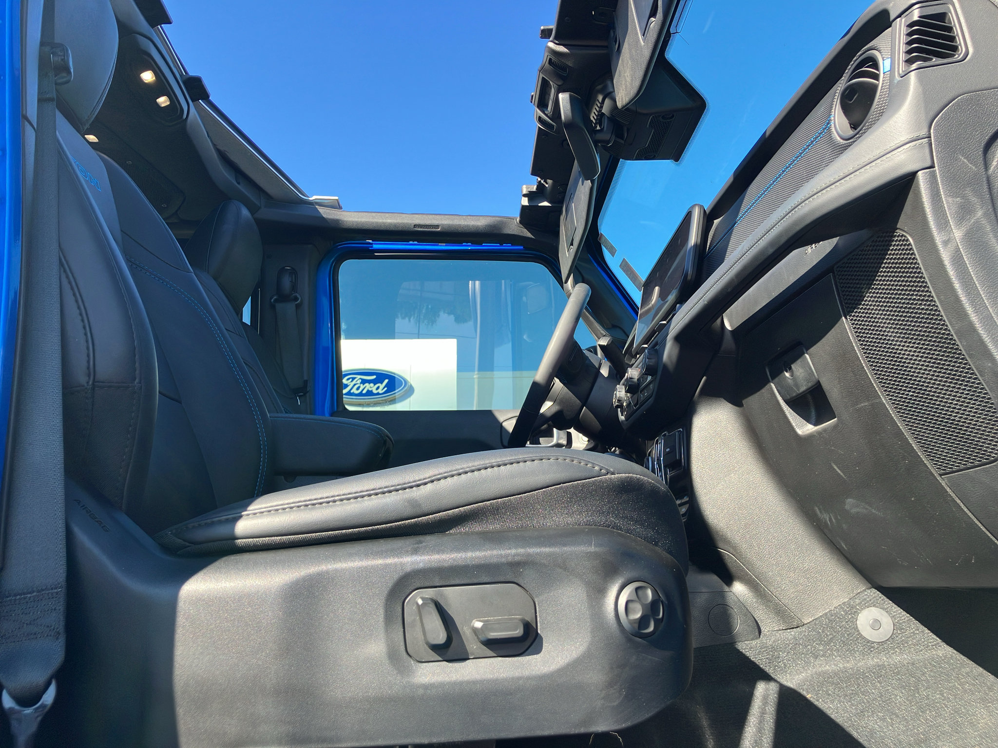 Used 2024 Jeep Wrangler Unlimited Rubicon 4xe AWD/4WD image 35