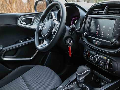 Certified 2023 Kia Soul LX w/ LX Technology Package image 25