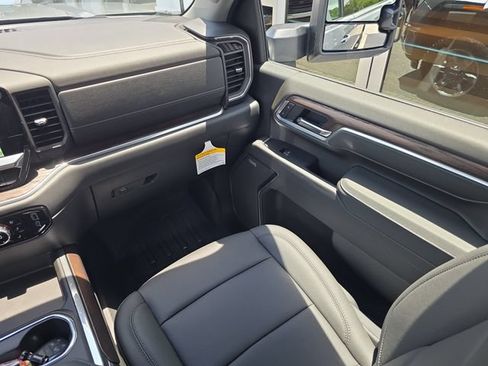 New 2026 GMC Sierra 2500 SLT w/ SLT Premium Package AWD/4WD image 15