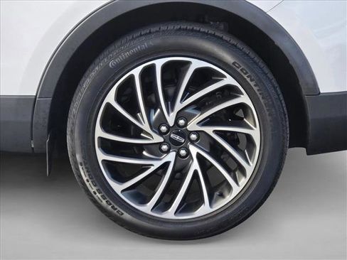 Used 2019 Lincoln Nautilus Reserve image 23