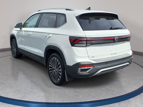 New 2026 Volkswagen Taos SE FWD image 7