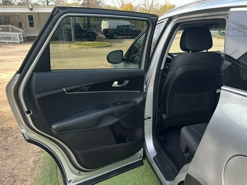 Used 2016 Kia Sorento LX Sport Utility 4D image 15