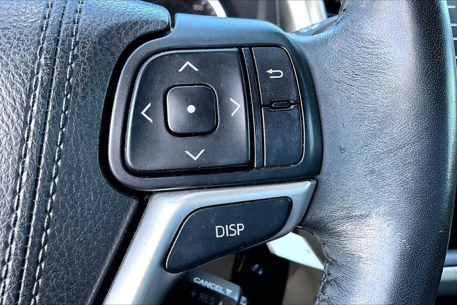 Used 2015 Toyota Highlander Plus FWD image 22