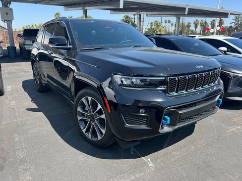 Used 2023 Jeep Grand Cherokee Overland w/ Luxury Tech Group IV AWD/4WD image 2
