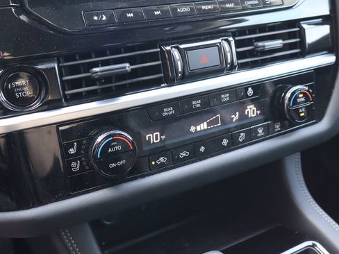 Used 2025 Nissan Pathfinder Platinum FWD image 27
