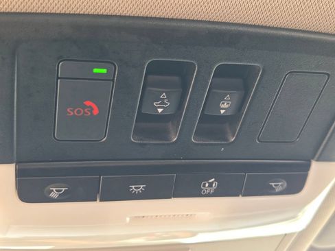 Used 2024 Nissan Rogue SL AWD/4WD image 12