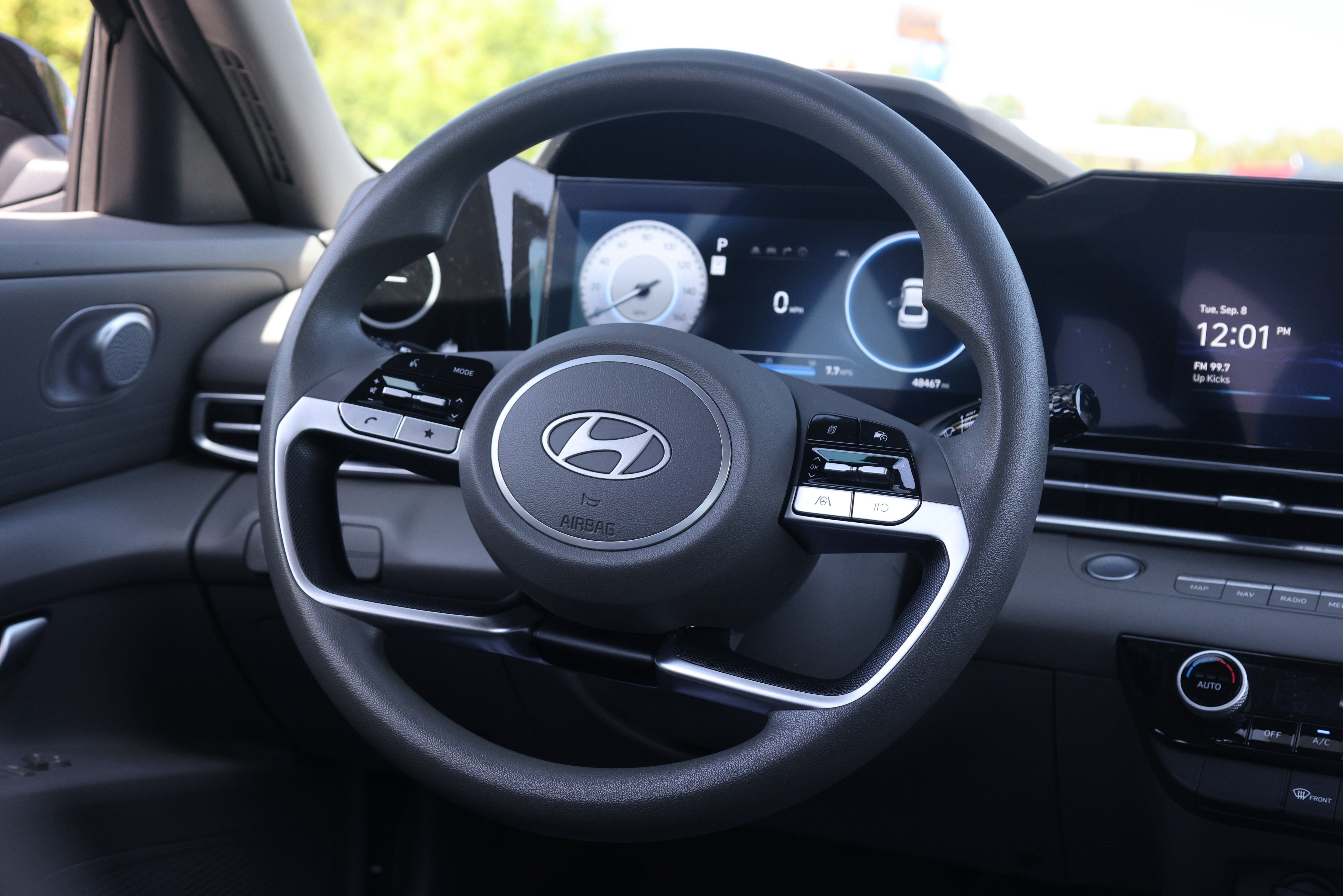 Used 2024 Hyundai Elantra SEL FWD image 7