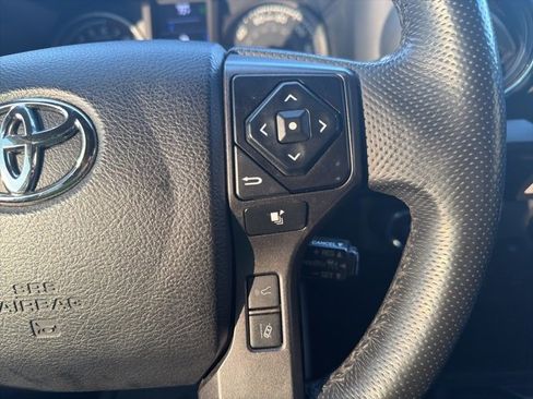 Used 2022 Toyota Tacoma TRD Sport image 19