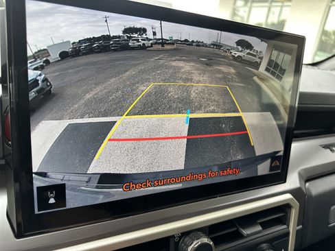 Used 2025 Toyota Tacoma TRD Sport image 18